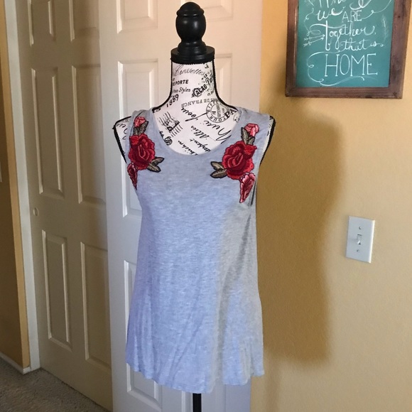 Tops - 🌹 appliqué top